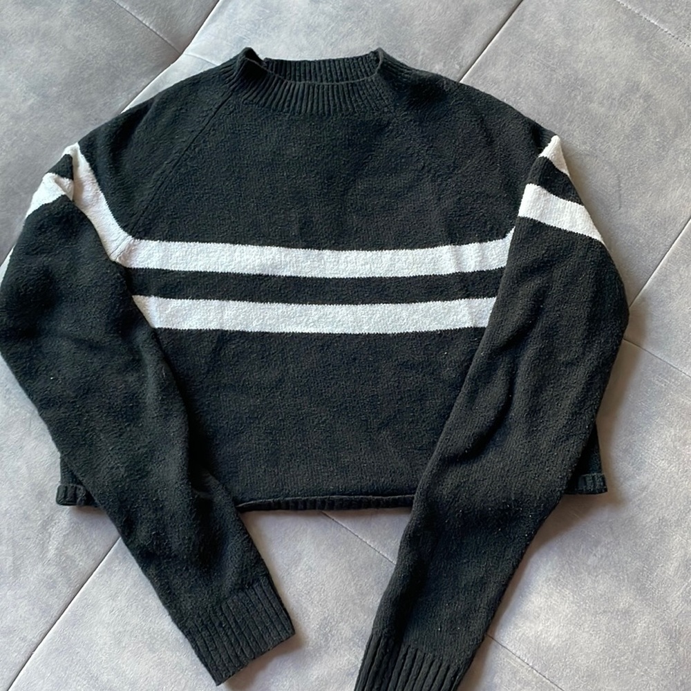Hollister cropped sweater